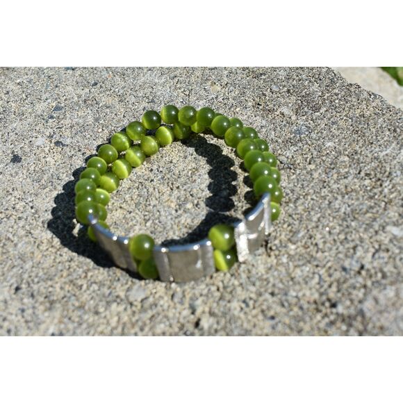 Chic Green Beaded Stretch Bracelet – Silver-Tone Accent (Size 7”) - Picture 1 of 6